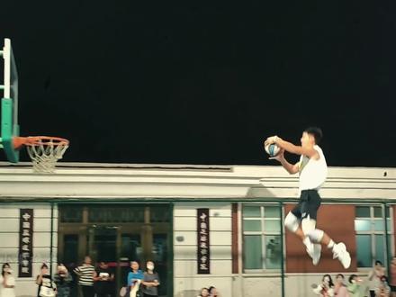 喜提优先择偶权 #路人王篮球 #篮球 #扣篮 #扣碎篮板#娱乐评论大赏 #大学生 #体育生 #大型纪录片