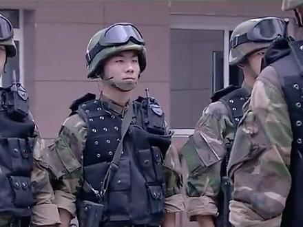 比抢运钞车狠!高考试卷属绝密,敢碰就吃 “人生重开套餐” #高考 #高考试卷 #运钞车 #邮政 #高考试卷押运