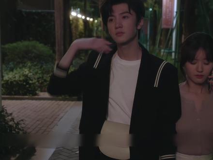 段嘉许被揍还热情喊哥,与桑稚的恋情瞒不住家里了 #偷偷藏不住 #赵露思 #陈哲远