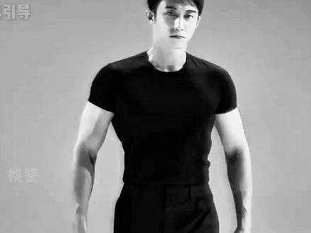 真正的全民男神! 内娱独一份的荷尔蒙#天花板 !他一出场,所有#硬汉 都有了脸,这才是真正的国产#男神 。#黄景瑜 #人物故事