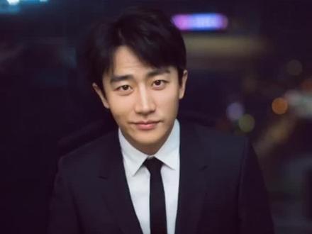 比起黄轩,我可能更像王大锤#黄轩 #白客 #医生医生 @抖音小助手