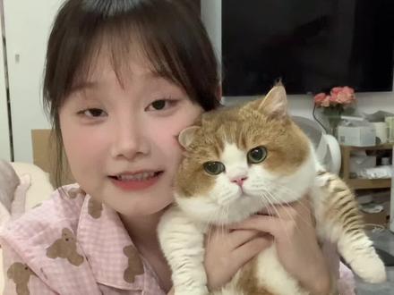 猫负责可爱😍,我负责搞钱💰~ #萌宠出道计划 #我和我的猫 #宠物博主 #自媒体女孩 #真实生活分享计划