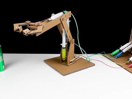 用纸壳制作一个液压机械臂!抓雪碧瓶!非常有趣#手工大师赛#