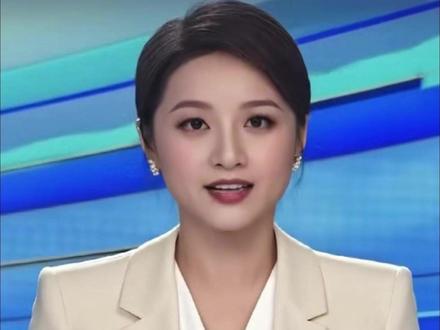 春运返程期间,许广高速清远段车流量大幅攀升,为缓解通行压力,清远交警启动长距离“借道通行”预案,警车开道带领车主们“合法逆行”。网友纷纷点赞:建议全国推广!#新春走基层