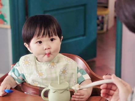 怎么有这么可爱的小宝宝呢#韩剧 #新剧 #给你宇宙