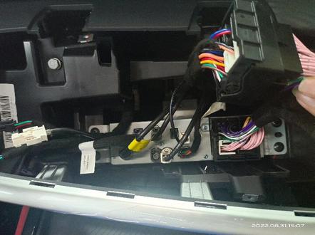 东风风神奕炫MAX拆原车主机视频,#把您的爱车打造的与众不同 #专业的事交给专业的人