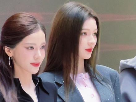 两张伟大的脸同框了 美女的旁边还是美女#张予曦 #迅猛龙特蕾莎 #alexanderwang