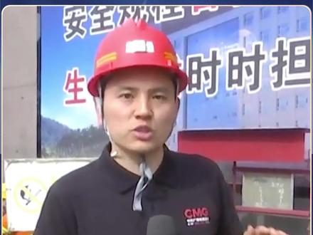 【#留神峪煤矿爆炸为何伤亡大 】#央视记者直击山西煤矿事故 总台央视记者了解到,留神峪煤矿此次事故伤亡巨大的原因,与瓦斯爆炸的凶险性有关。瓦斯在密闭空间发生爆炸,冲击波非常可怕。此外,还可能形成上千摄氏度高温。大量有毒有害气体的产生,也会对井下人员的生命安全造成威胁。(总台央视记者 张腾飞 张喆)