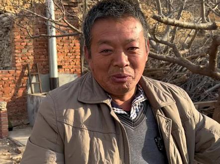 这个冬天冷是不可能的了,等火炕烧干了就住在山上,大壁炉也点上屋里暖暖和和的#我的乡村生活 #新农人计划2022 #山农老苏