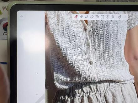 棒针温布里亚开衫编织教程 #爱生活爱编织 呆在待织清单很多年的款式终于也是安排上了,用的线是九色鹿克丽丝,一款比其他棉麻线都更有光泽的棉麻线,用针是3.0mm和3.5mm#棒针编织 #棒针教程 #我的手工作品