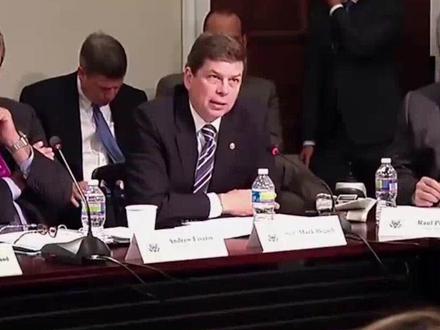 德尔菲法(Delphi Method)是一种通过专家意见征询和反馈调整来达成共识的预测和决策技术。它起源于 20 世纪 60 年代的美国,被誉为“专家共识法”。德尔菲法采用多轮问卷调查的形式,通过逐步收敛的问答过程,使专家们就某一问题的看法逐渐趋于一致。作为一种定量化预测方法,德尔菲法在众多领域取得了显著的应用成果。#知识前沿派对