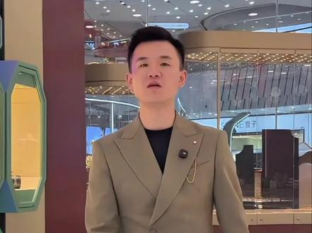 黄金暴涨📈不要追高 定投为宜 但未来黄金会涨到你怀疑人生 也会涨到你相信为止#海湖万达六福珠宝 #六福珠宝#强烈推荐 #黄金 #创作者扶持计划 @DOU+上热门 @DOU+小助手 @抖音创作小助手