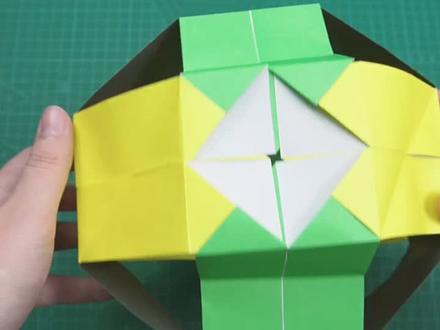 用折纸做了一个伸缩球,好玩又减压