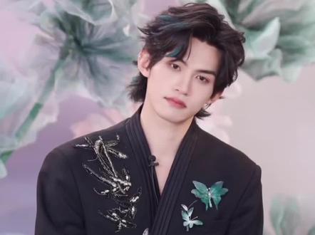 “我们”!!!是不是和普普有见面会!!!
#绝配 #云旗 #郝熠燃#花西子