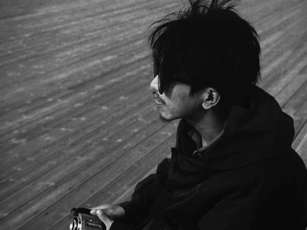 他知道风从哪个方向来