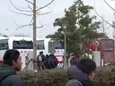 U17小球员停车场互骂,中国足球真有未来么?#U17小球员 #停车场互喷 #上海申花 #上海海港 #抖音足球 #dou来足球季