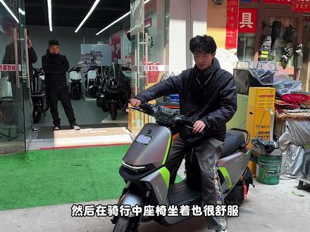 今天去试骑了下闪骑版,动力特别强,现车得跑到十号左右到车了,等到了主播给大家好好测。#我的外卖电动车 #九号m385c闪骑版 #九号 #我的职场日记 #不工作学习时我在干嘛