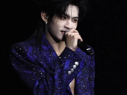 云旗 真空西装 云旗郝熠然澳门演唱会 @云旗Yunqi 的少男心事!真空西装 野蔷薇🌹💎贴人鱼线 真是慷慨富有且大方! #云旗 #高嘉辉 #云熠 #云熠澳门演唱会 #云旗慷慨且富有