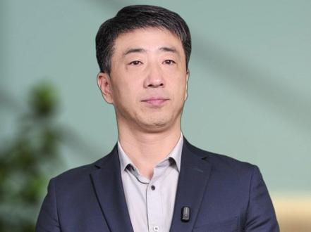 最后通牒曝光 乌克兰用主权换空头支票 美国抽身倒计时 美国向泽连斯基下达“铂金方案”最后通牒:提供类北约第五条安全保障,但要求乌克兰承认俄控领土。泽连斯基面临主权妥协或失去所有支持的残酷选择。这场谈判本质是大国博弈,乌克兰沦为牺牲品。#俄乌冲突 #美国施压 #泽连斯基困境 #领土妥协 #大国博弈