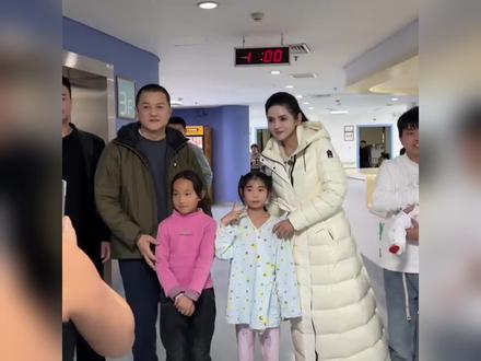 1300万的美妆大咖,向嫣然捐款500万冲上了热搜。#许楠楠#李亚鹏