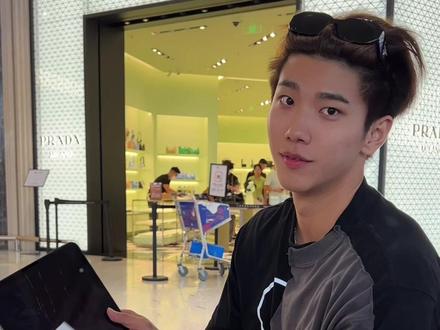 是谁还没有收到男朋友送的首发 iPhone15pro嘿嘿
