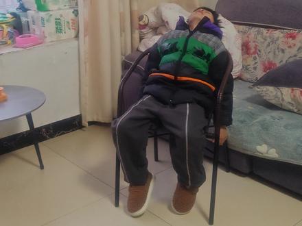 弟弟被偷袭了#双胞胎日常 #农村孩子的乐趣 #挠痒痒 #孩子的快乐很简单 #农村孩子的童年