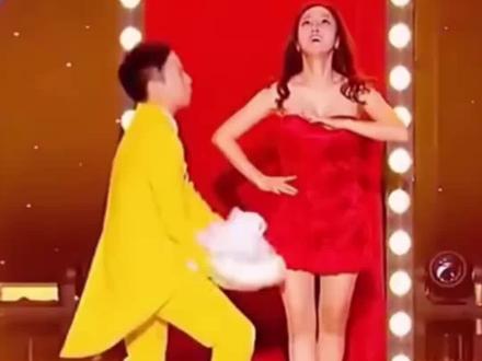 女子苦练15年“无遮挡换装”