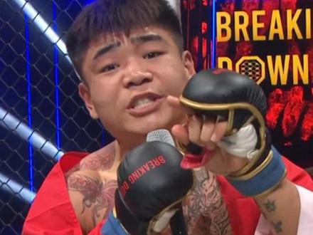 外卖小哥王尊严,日本擂台暴打日本混混冠军 #格斗 #名场面