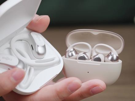 开放、音质、滤噪全都要?韶音OpenFit Pro上手 开放式耳机未来必然会有的一个方向就是增加噪声抑制,以获得更全面更好的出街体验,之前做类似功能的开放式耳机并非没有,但真正能称得上可用好用的,韶音OpenFit Pro是独一份,而他各方面也都称得上是目前最强的耳挂开放式耳机了。