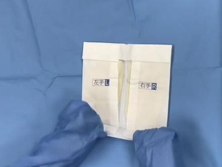 小哥哥接触式戴手套VS小姐姐无接触式戴手套,哪个更无菌?看明白了吗?#手术室日常 @南京鼓楼医院泌尿外科 #医务人员的日常 #医院随拍 #医学科普