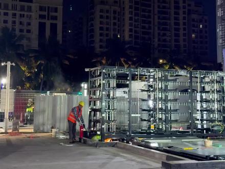 喜提电区房,不要太爽了! 很好奇,第一次现场看#蔚来换电站 建设!
以前看过蔚来自动换电,第一次现场观看换电落站建设,从空空基坑开始,像搭积木一样几个小时就出现了一座全新的换电站,真的很神奇!
先恭喜附近的用户朋友,喜提电区房🎉感兴趣的朋友抓紧上车咯!家门口的换电站,3分钟满电出发!
好消息:3月份海南40万级以上新能源车市场,#蔚来ES8 销量第一👍
最新蔚来科技行政旗舰SUV:#蔚来ES9 展车已到店,欢迎体验!
地址:海口市龙华区金巷路充换电站
换电名称:海口国度建材城 蔚来换电站
预计上线时间:2026年五一节前
#蔚来换电站去哪都方便 #海南自驾游