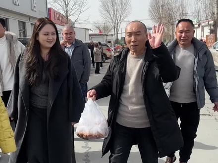 大年初四走亲戚了,公公太会过了,又打包了…… #记录我的农村生活 #新年快乐 #欢欢喜喜过大年