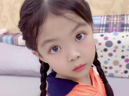 上学给女儿这样扎头发,不易乱,不易散,也不用发夹,手残党妈妈也能学会#上学发型#开学季#发型教程#编发教程