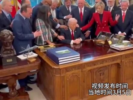 3月6日,据外媒报道,在美国白宫椭圆形办公室内,美国总统特朗普邀请全美各地的多位牧师、宗教领袖为自己和参与军事行动的美军士兵祈祷,现场牧师们将手搭在他和彼此身上,祈求“恩典与庇护”,护佑军队,并为总统“赐下力量,引领国家”。当前。美伊局势紧张,美国正参与对伊朗的军事行动。