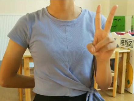 幼儿园20以内的手算法,跟以前的珠算,棒算不同了。#儿童 #数学 #教育