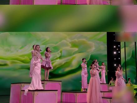 春晚把整个春天,都搬上舞台了!#春晚粉彩风配色神来之笔