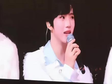 #张函瑞对舞台负责的人不用道歉 函瑞,这么紧张的情况下还能唱的这么稳,你真的很棒#张函瑞 #荣耀之战 #我是一只鱼 #TF四代