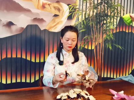 陈皮川贝鹧鸪汤,营养丰富,帮助润喉润心,还能提高体质!#新会陈皮 #陈皮 #陈皮膳食 #食疗 #炖汤 #鹧鸪 #健康养生 #邑养堂 #阿依伯 #我要上热门