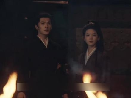 当展昭和霍玲珑被大理寺卿程浩带兵团团围住、准备下令射杀的千钧一发之际,白玉堂高举皇上赐下的令牌飞身赶到!#好剧推荐 #二创激励计划 #杨洋 #古装