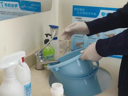 #牙医日常 。
严格每日消毒!