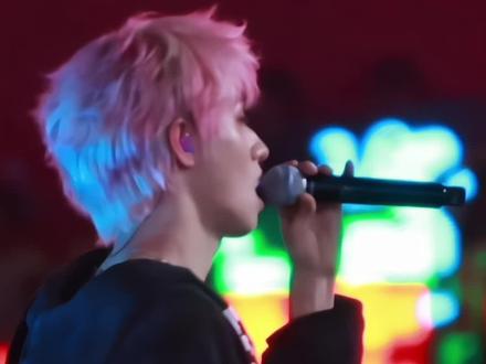 不开心的话就来pull up一下
#朱志鑫 #舞台 #演唱会现场 #粉发