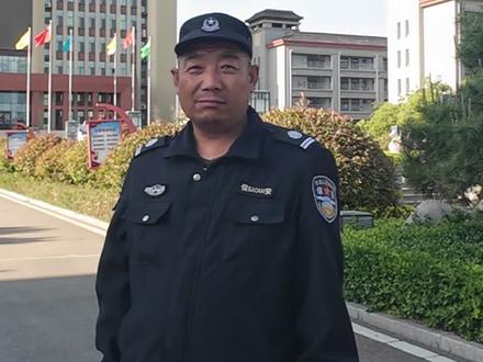 当领导让我宣传学校,保安被迫营业开始,看保安怎么介绍临沂双语学校#学校保安 #临沂高中 #民办高中 #学校校园