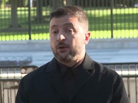 泽连斯基没有退路,前外长库列巴发出警告 泽连斯基一根筋变成两头堵了,美国传来最后通牒后,乌克兰上下沸腾,欧洲集体炸裂,绝不同意投资打水漂。关键时刻,泽连斯基收到前外长最强警告,只要敢签,就是历史的罪人,连总统之位都保不住。没办法的泽连斯基只好再去美国,向特朗普求情。#硬核深度计划 #抖音精选 #全球创作者计划