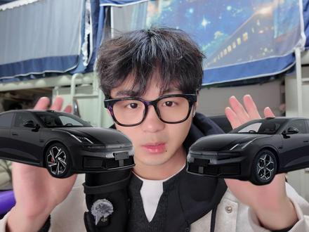 领克10EV/Z10年度改款超全解析,AMD车机未来更新? 省流版:首搭900V平台,会用上12C的磷酸铁锂电池,单电机和双电机四驱可选。略微有所不同的外观但是全新的运动套件,大碳纤维尾翼+运动桶椅,各种样式的19寸和21寸的轮毂以及卡钳的选装。高通骁龙8295芯片,Flyme Auto 2.0车机系统,全系标配激光雷达,千里浩瀚辅助驾驶H5/H7。#领克Z10 #领克10EV #领克07 #领克10EMP #领克