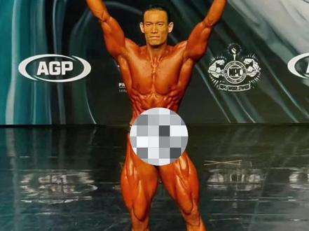 实力绽放!谭成义韩国夺冠拿下IFBB职业卡❗ 热血时刻!中国健美运动员谭成义在韩国AGP自然赛强势夺冠,斩获IFBB PRO职业卡❗
恭喜谭师!中国首位自然古典PRO!
多年日复一日的打磨坚守,从健身爱好者蜕变成为IFBB Pro职业选手,过往的努力都化作赛场亮眼成绩,用实力印证IFBB PRO的全球含金量。
不只属于竞技赛场,日常健身行业里,IFBB职业联盟认证同样具备专业影响力。认证涵盖私人健身教练、康复理疗、运动营养等多元内容,全球范围内都拥有高度行业认可度。
奔赴竞技之路,可冲击IFBB Pro职业卡奔赴国际舞台;深耕健身行业,考取IFBB职业国际认证,精进自身能力,拓宽职业发展道路。依托国际专业标准打磨自身实力,方能不断突破自我,收获更好的成长。
#IFBBPRO #谭成义 #IFBBPro谭成义
#健美比赛 #古典健体
