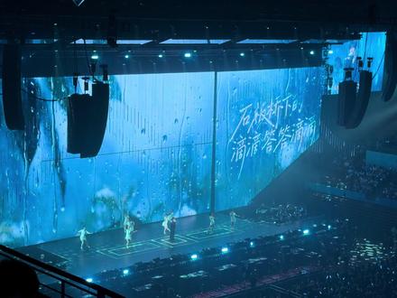 part 1 全记录(上)|徐良演唱会完整版·特别场时间折叠 前奏一响,是谁的 DNA 动了? 深圳站第二天,特别场全记录.
#徐良 #徐良深圳演唱会 #徐良演唱会 #时间折叠 #犯贱
1.犯贱
2.无颜女
3.那时雨
talking