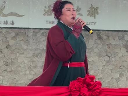 王干娘来珠海了,太阳当头照,好事就来到,大家知道是什么好事了吗?今天没来到现场的不要急,24号下午15点半,还有一场哦 ,大家千万不要错过哦#开封王婆说媒 来#珠海 为#珠海情侣路风景 #增添色彩