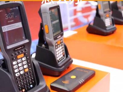 如果您忘记了PDA扫描枪的密码,可以尝试以下方法来解决问题:
1. 尝试常用的默认密码:有些PDA扫描枪的默认密码可能是一些常见的数字组合,例如1234或者0000。您可以尝试这些默认密码来解锁设备。
2. 重置设备:在PDA扫描枪上通常会有一个小孔,您可以使用一个细针或者牙签等尖锐物品将其按下,以重置设备到出厂设置。请注意,这将清除设备上的所有数据,包括密码。
3. 联系厂商或供应商:如果以上方法都无法解决问题,您可以联系PDA扫描枪的厂商或者供应商,向他们寻求帮助。他们可能会提供更详细的解决方案或者提供专业的技术支持。
请注意,具体的解决方法可能因不同的PDA扫描枪品牌和型号而有所不同,建议您查阅设备的用户手册或者联系相关的技术支持人员获取更准确的指导。