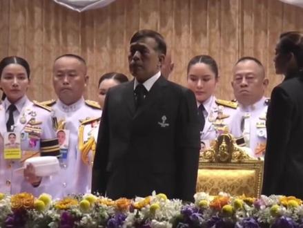 柬埔寨泰国边境冲突 已造成柬方9名平民死亡 另有46人受伤 泰方5名士兵死亡 18名士兵受伤#柬埔寨#泰国#军事冲突 #热点