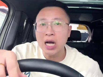 五菱和华为合作打造的华境S炽焰鎏金,智能驾驶辅助拉+空间越级!但也藏着短板?#华境S #买车那点事儿 #带你懂车 #新能源汽车 #SUV